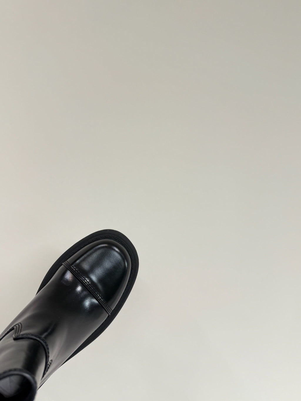 DIOR D-TOWN ANKLE BOOTS IN BLACK PATENT CALFSKIN