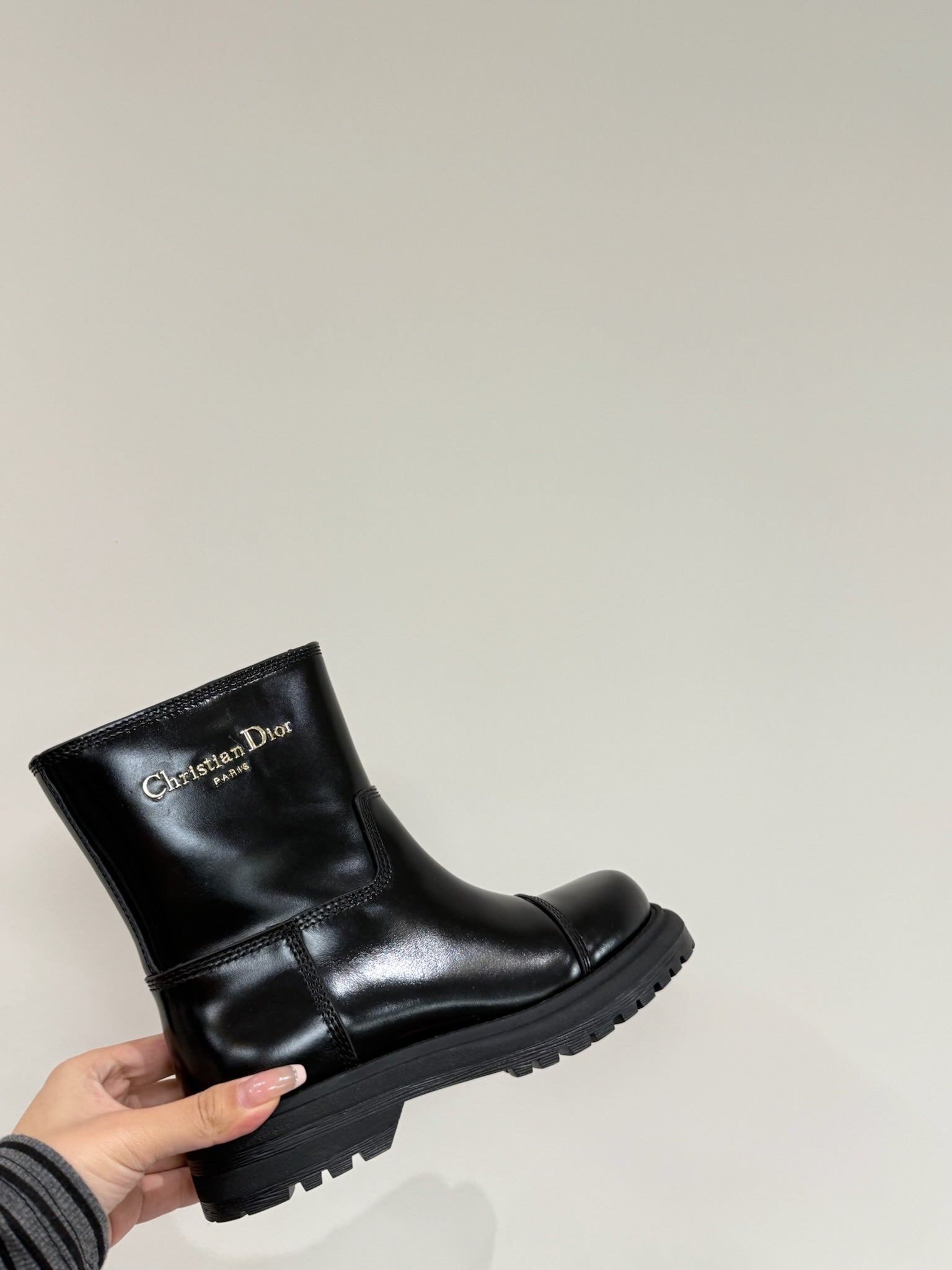 DIOR D-TOWN ANKLE BOOTS IN BLACK PATENT CALFSKIN