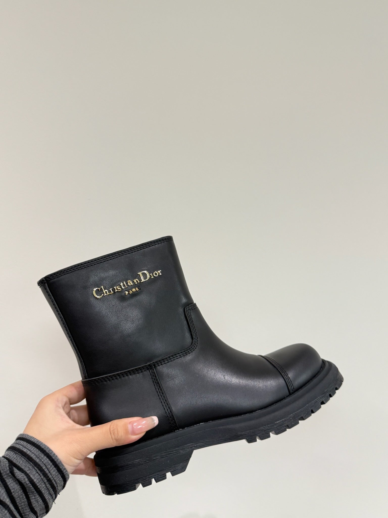 DIOR D-TOWN ANKLE BOOTS IN BLACK CALFSKIN