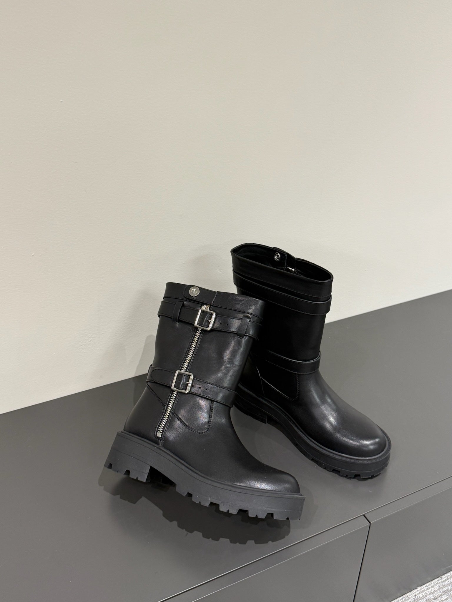 DIOR MAJOR ANKLE BOOT IN BLACK CALFSKIN