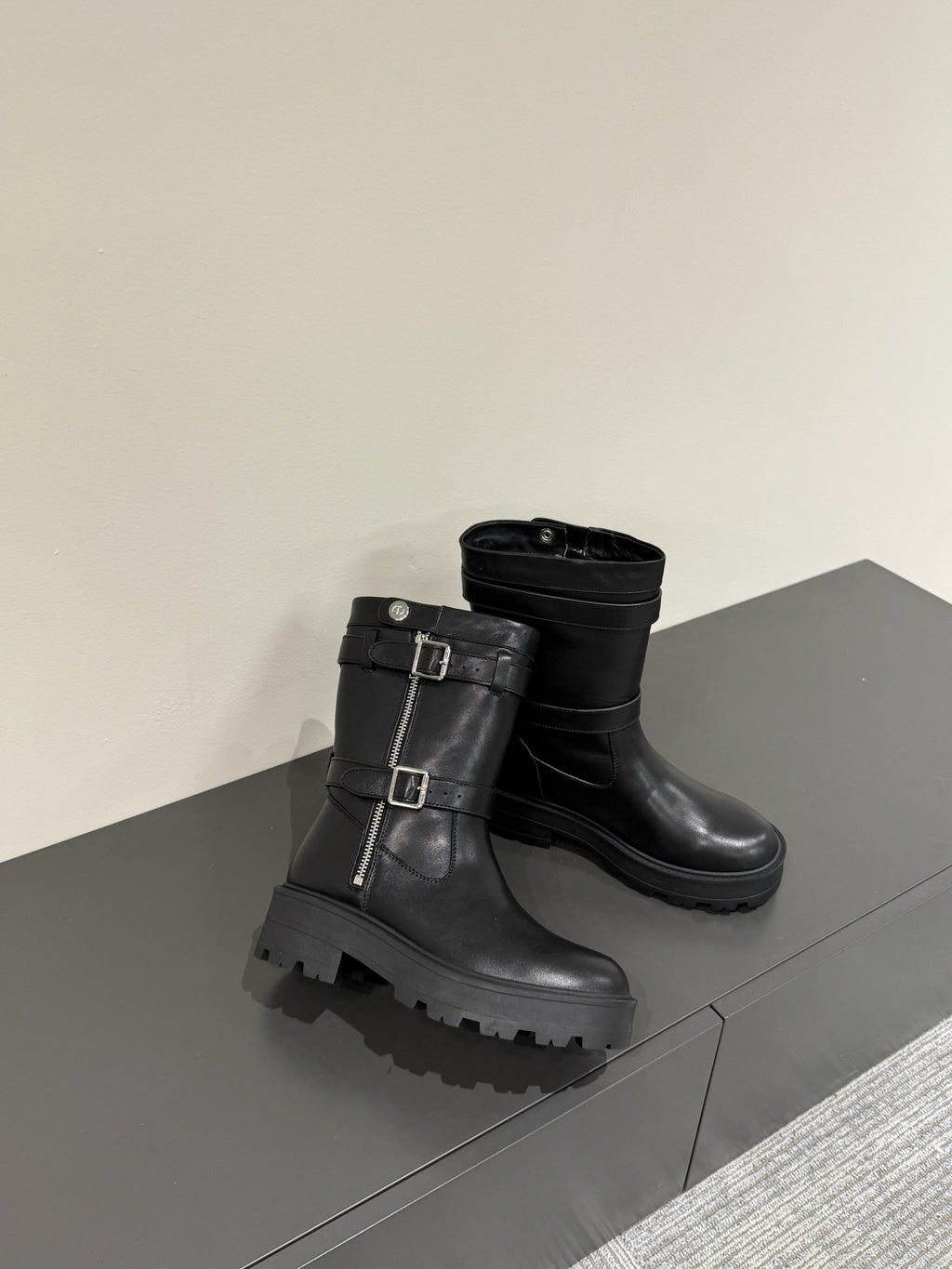 DIOR MAJOR ANKLE BOOT BLACK CALFSKIN WITH SHEARLING WOOL LINING