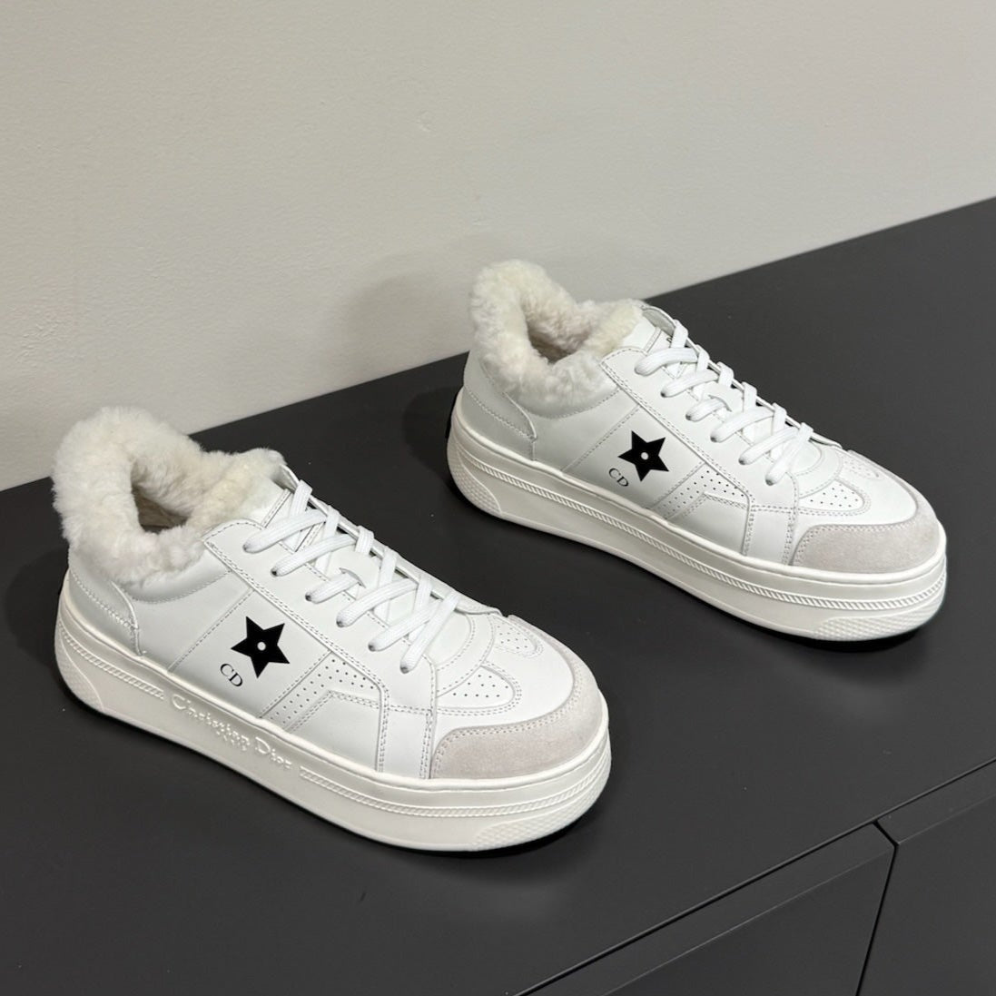 DIOR BLACK STAR SNEAKER WHITE CALFSKIN AND SUEDE CALFSKIN WITH SHEARLING LINING