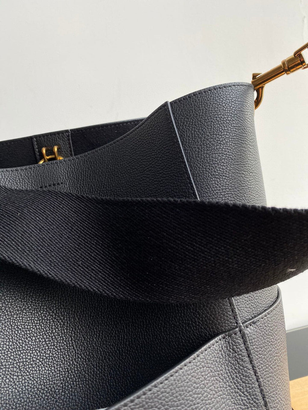 CELINE SANGLE SEAU BUCKET 33 BAG BLACK CALFSKIN