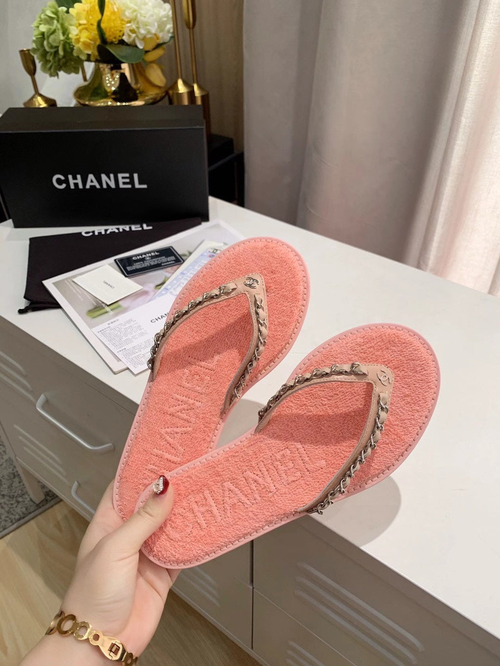 CHANEL THONG SLIPPERS IN LIGHT PINK COWHIDE