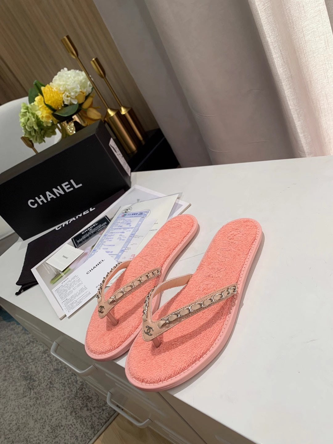 CHANEL THONG SLIPPERS IN LIGHT PINK COWHIDE