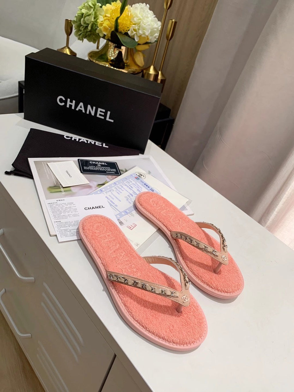 CHANEL THONG SLIPPERS IN LIGHT PINK COWHIDE
