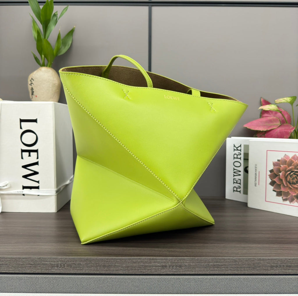 LOE 31 FUZZLE FOLD IN GREEN CHARTREUSE CALFSKIN