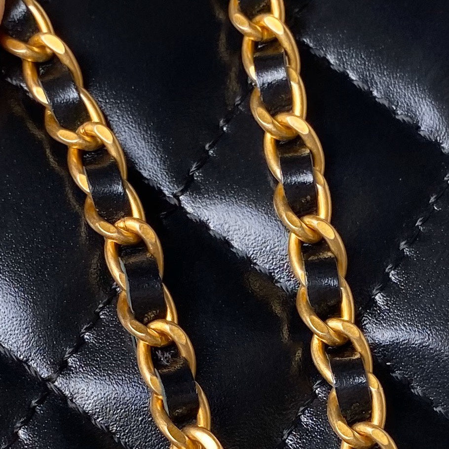 CHANEL VANITY CASE 19 BLACK LAMBSKIN GOLD HARDWARE