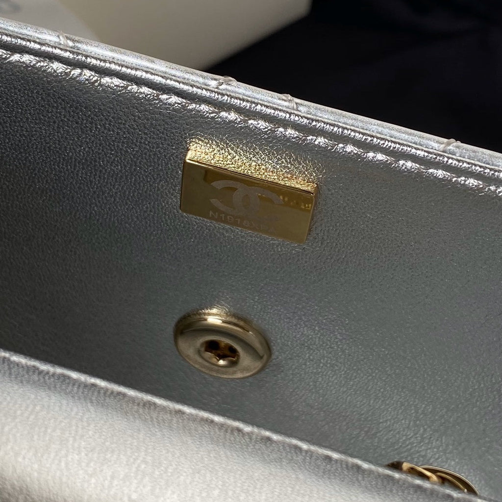 CHANEL MINI 19 FLAP BAG IN SILVER METALLIC CALFSKIN WITH STRAP