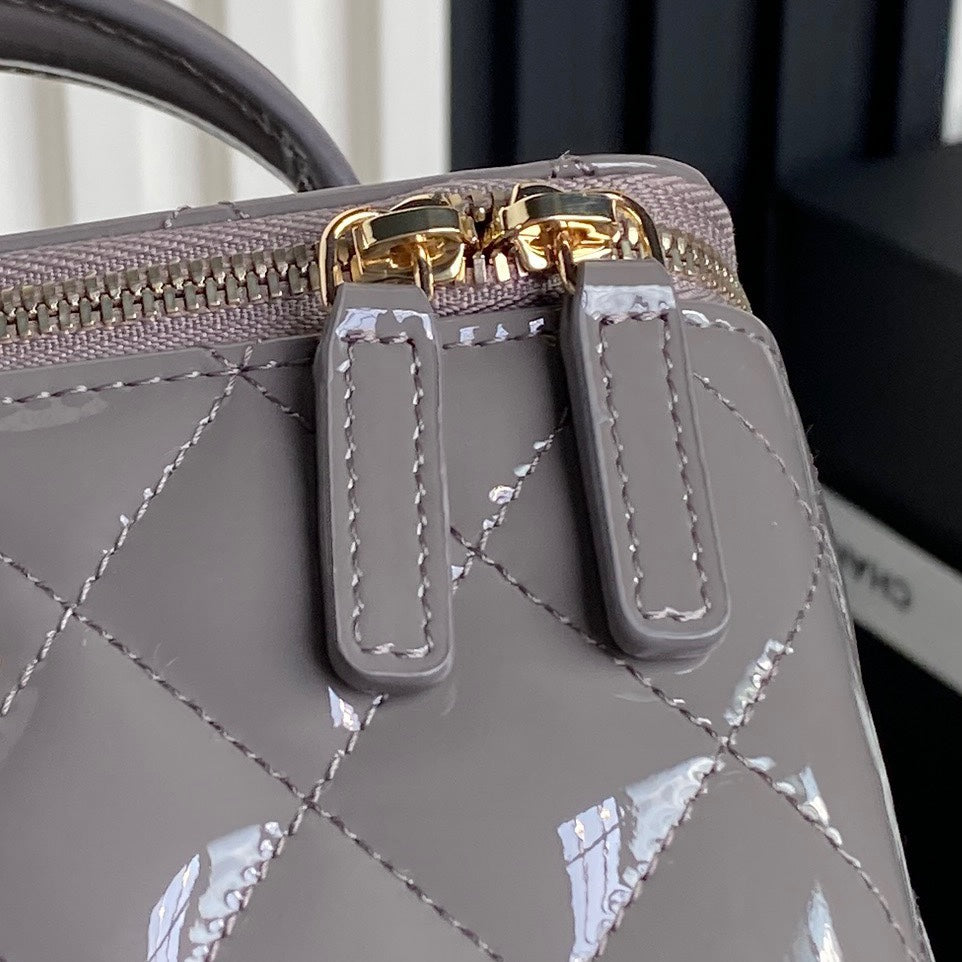 CHANEL 25S VANITY CASE 17 IN CHARCOAL GRAY PATENT CALFSKIN GOLD HARDWARE