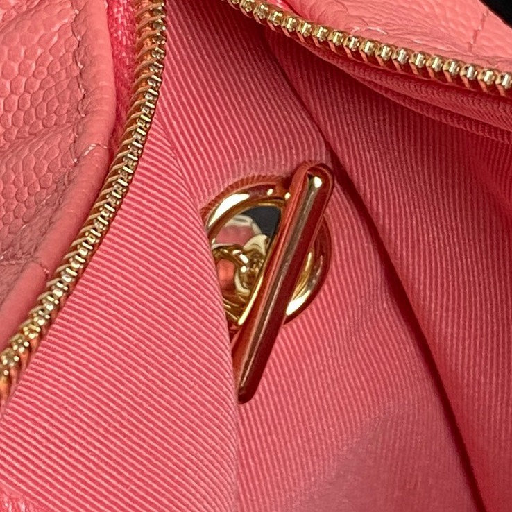 CHANEL HOBO BAG 21 IN FROLY PINK GRAINED CALFSKIN GOLD HARDWARE