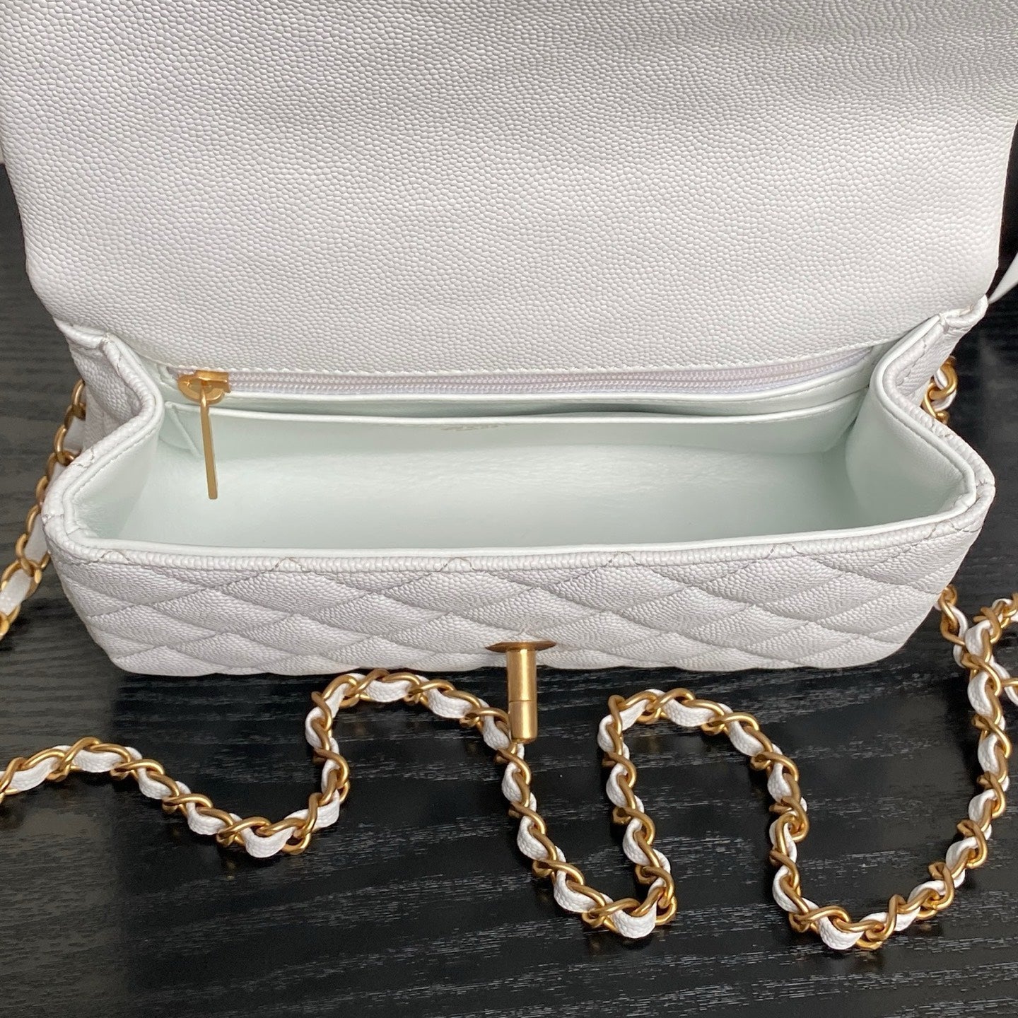 CHANEL 25S FLAP BAG 19 IN WHITE CALFSKIN GOLD HARDWARE
