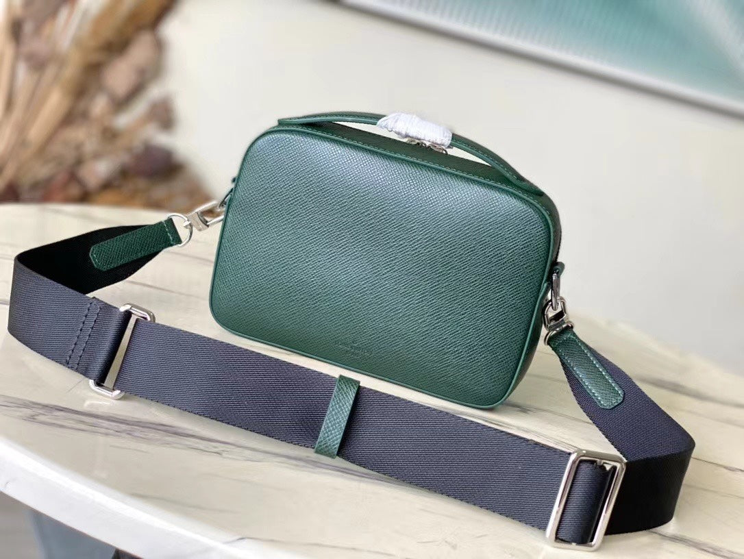 LOUIS VUITTON  AVENUE MESSENGER 22 IN FOREST GREEN CALFSKIN