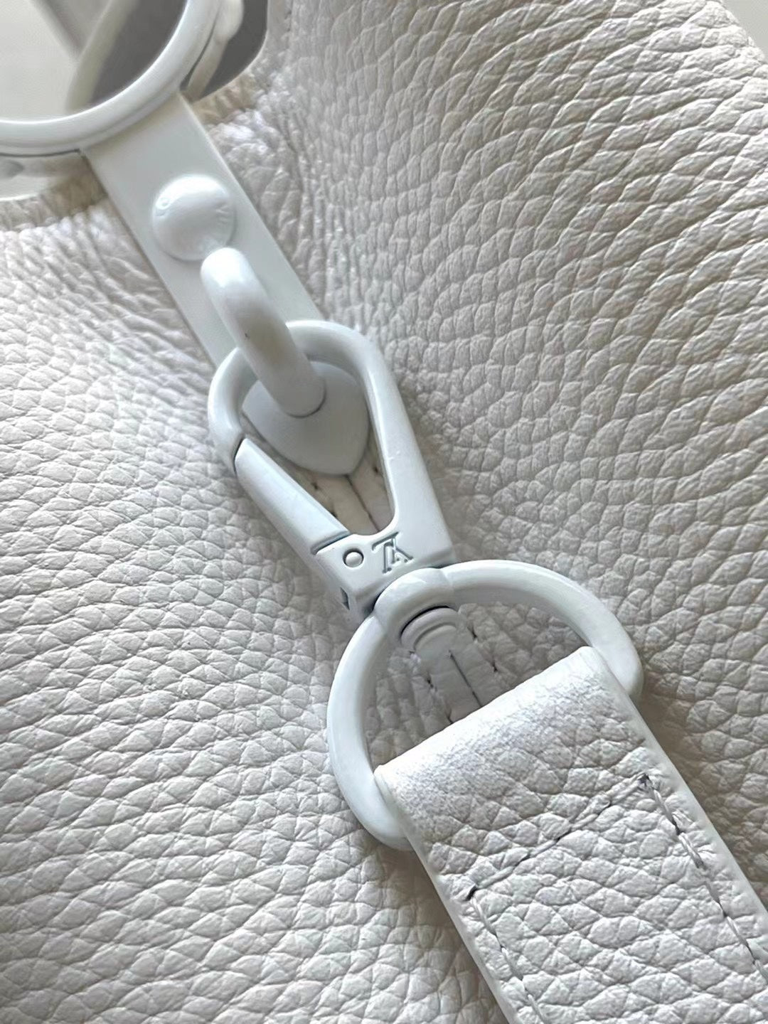 LOUIS VUITTON CAPUCINES EAST-WEST BB 27 IN WHITE TAURILLON