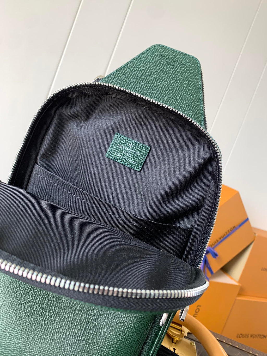 LOUIS VUITTON AVENUE SLINGBAG 31 IN DARK GREEN TAIGA LEATHER