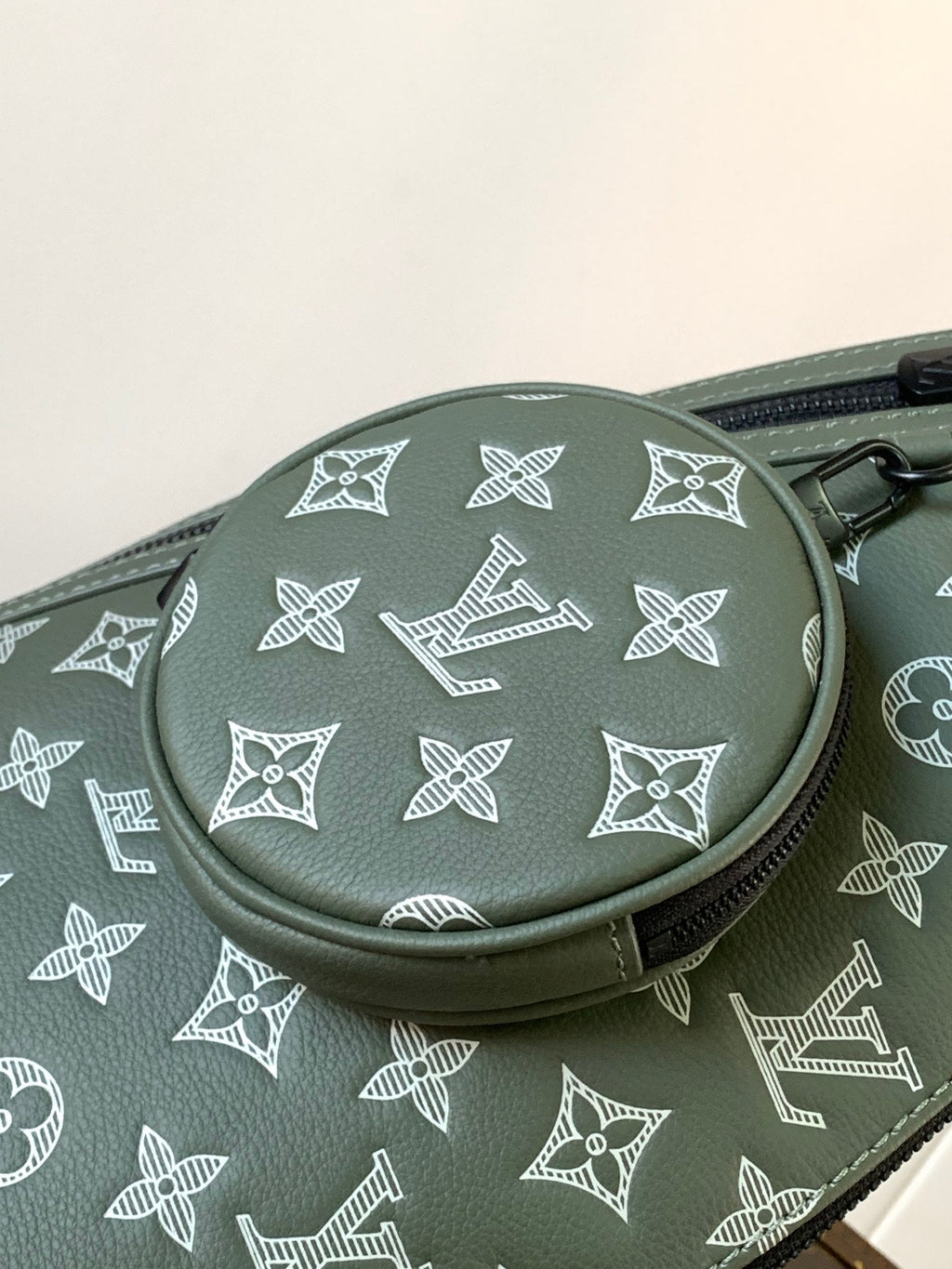 LOUIS VUITTON DUO CROSSBAG BAG 42 IN GREEN AND WHITE MONOGRAM SHADOW COWHIDE