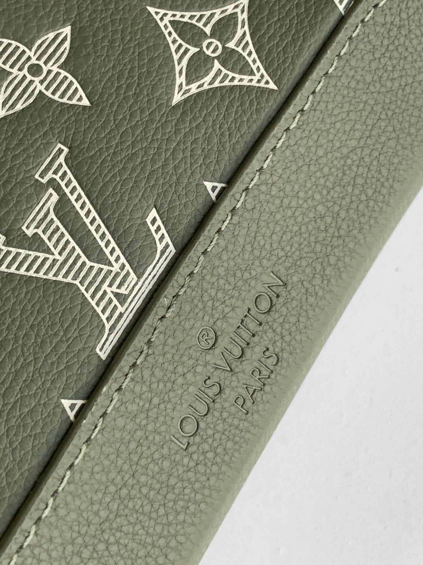 LOUIS VUITTON DUO CROSSBAG BAG 42 IN GREEN AND WHITE MONOGRAM SHADOW COWHIDE