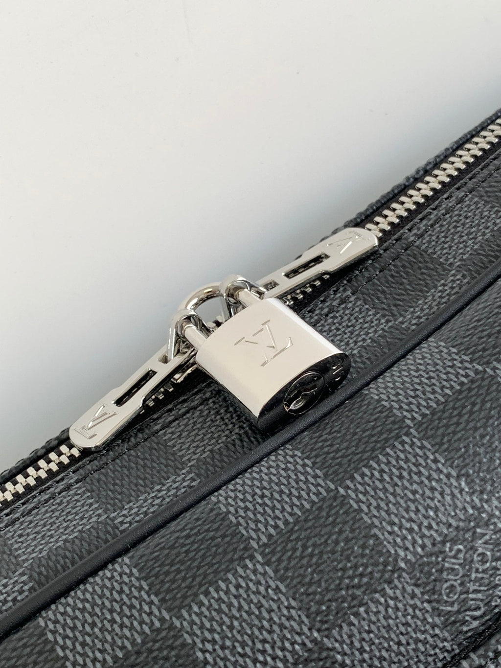 LOUIS VUITTON PORTE- DOCUMENTS VOYAGE NM HANDBAG 36 IN BLACK DAMIER GRAPHITE CANVAS