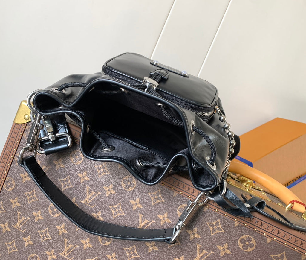 LOUIS VUITTON LV 25S NOÉ CARGO 24 IN BLACK GLOSSY CALFSKIN SILVER HARDWARE