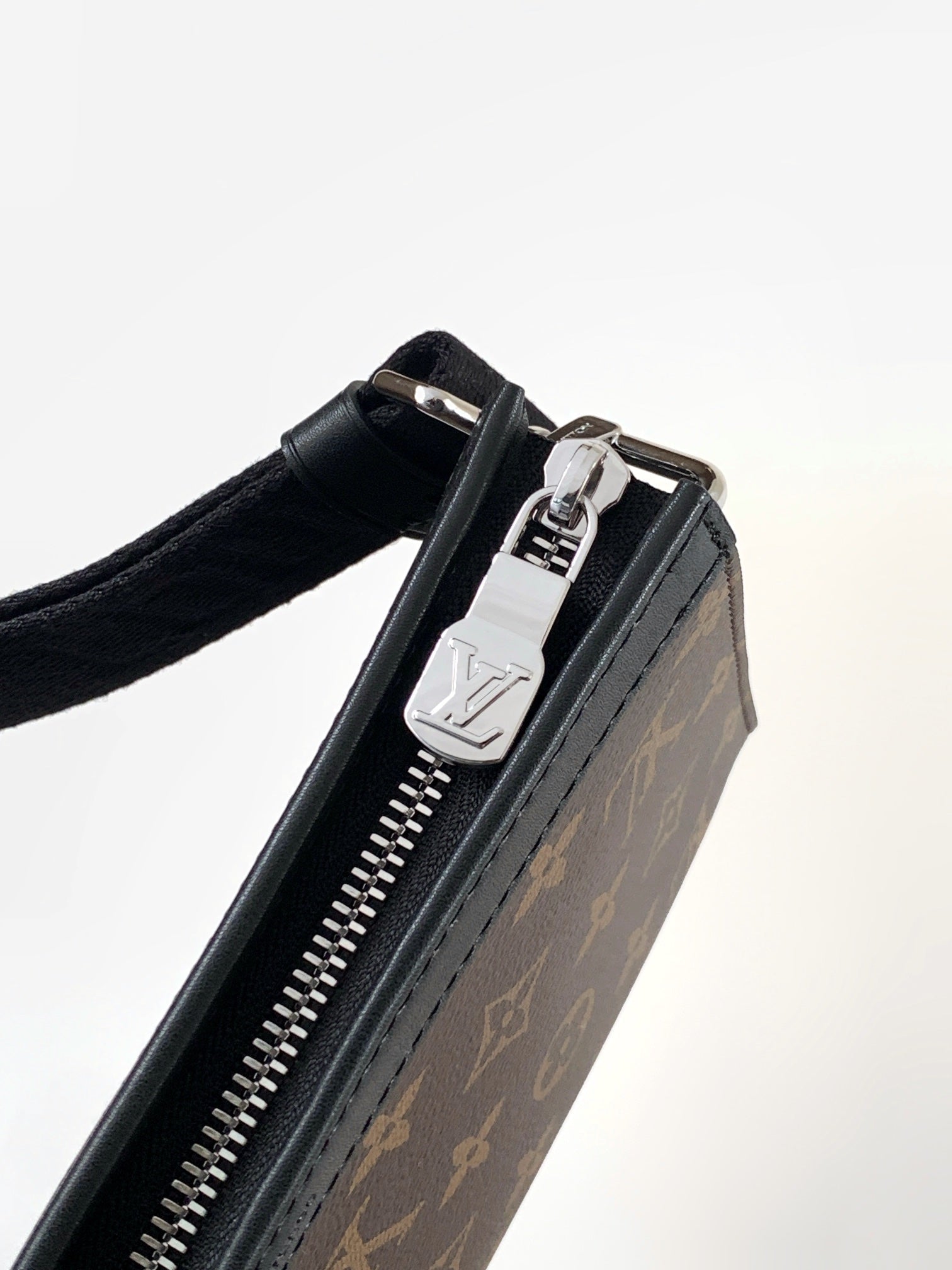 LOUIS VUITTON LV 25S GASTON WEARABLE WALLET 22 IN MONOGRAM MACASSAR CANVAS