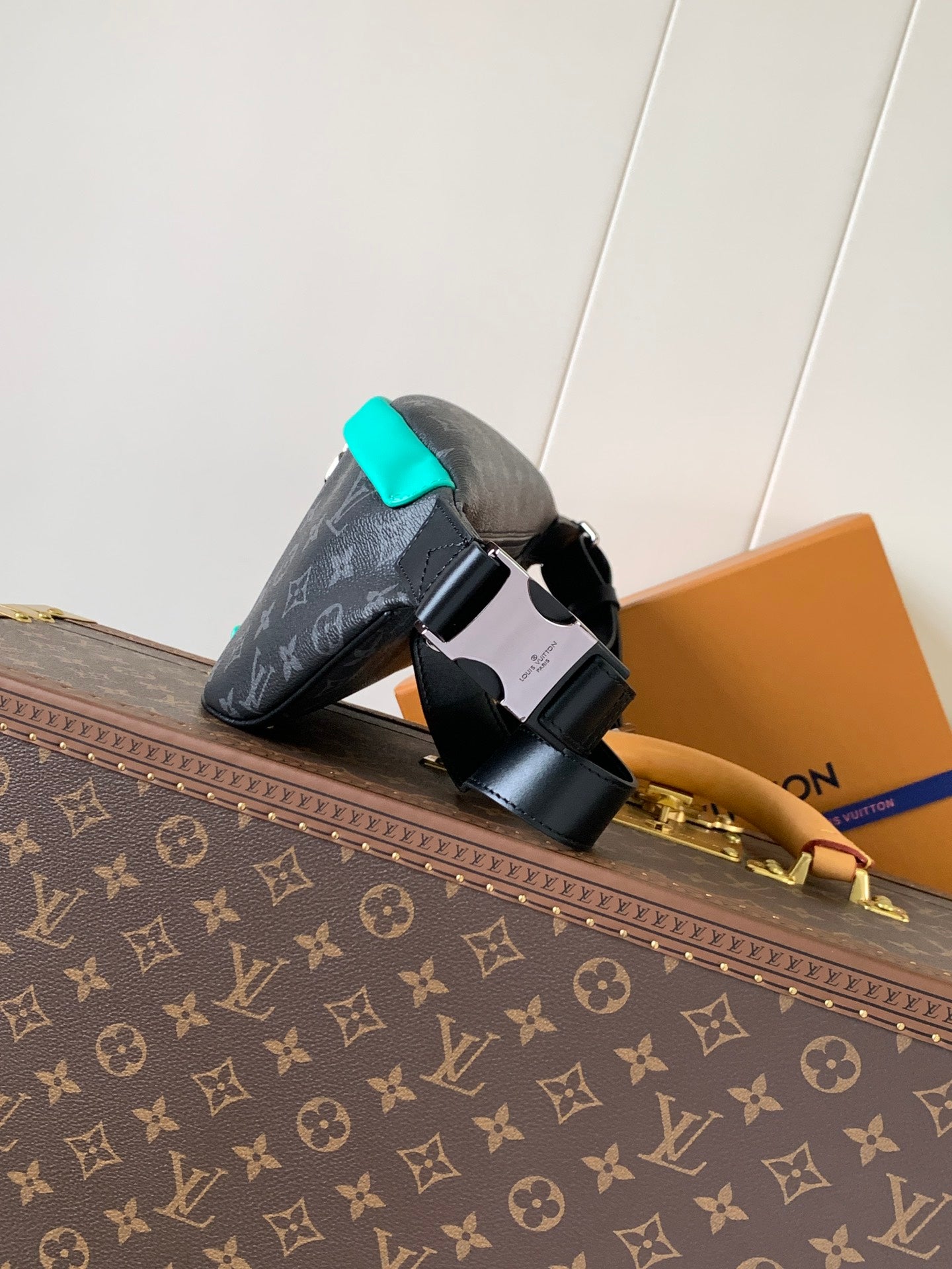 LOUIS VUITTON LV 25S DISCOVERY BUMBAG 44 IN BLACK AQUA MONOGRAM ECLIPSE CANVAS AND CALFSKIN