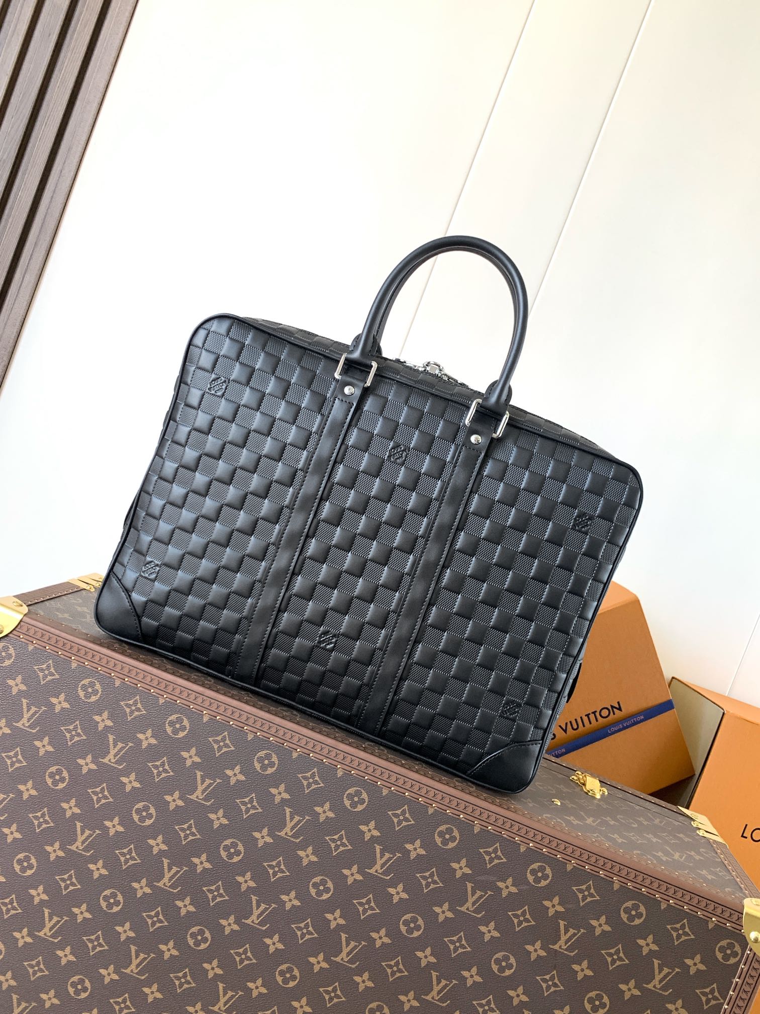 LOUIS VUITTON LV 25S PORTE- DOCUMENTS VOYAGE 41 IN BLACK EMBOSSED DAMIER INFINI CALFSKIN