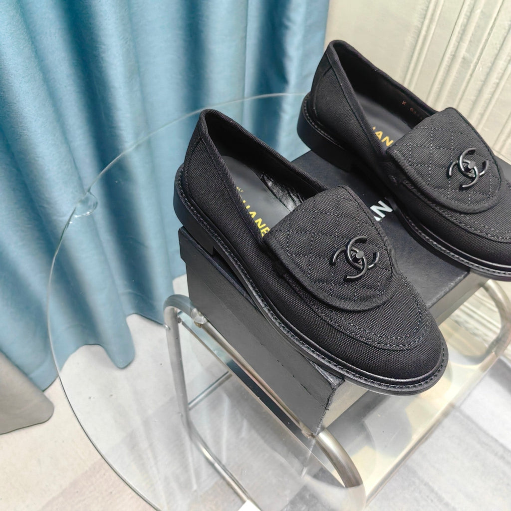 CHANEL MOASINS BLACK QUILTED LAMBSKIN