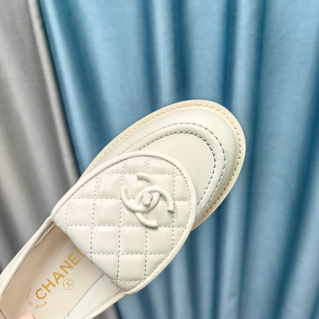 CHANEL MOASINS WHITE QUILTED LAMBSKIN