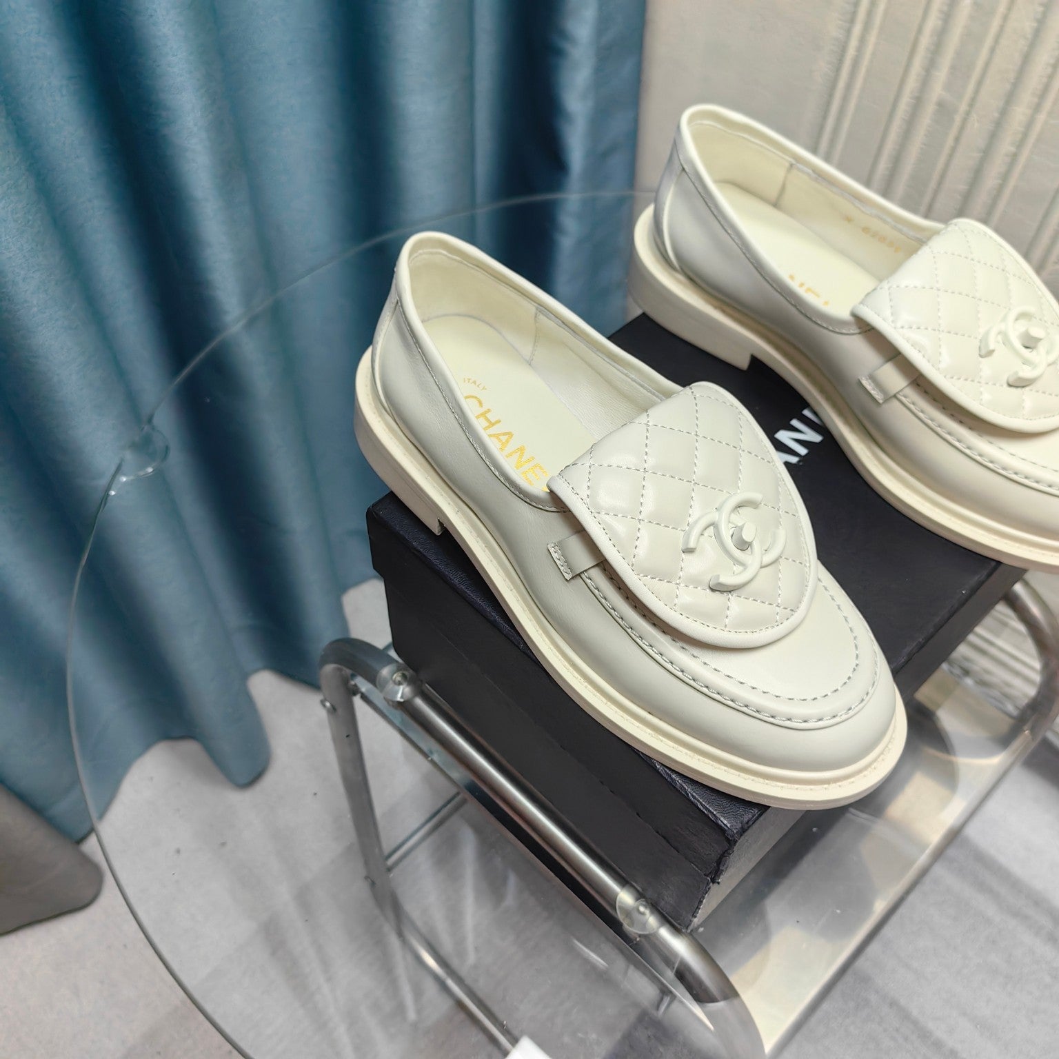 CHANEL MOASINS WHITE QUILTED LAMBSKIN