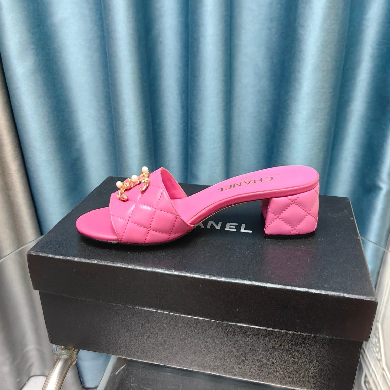 CHANEL MULE SLIDE SANDAL IN BRIGHT PINK LAMBSKIN