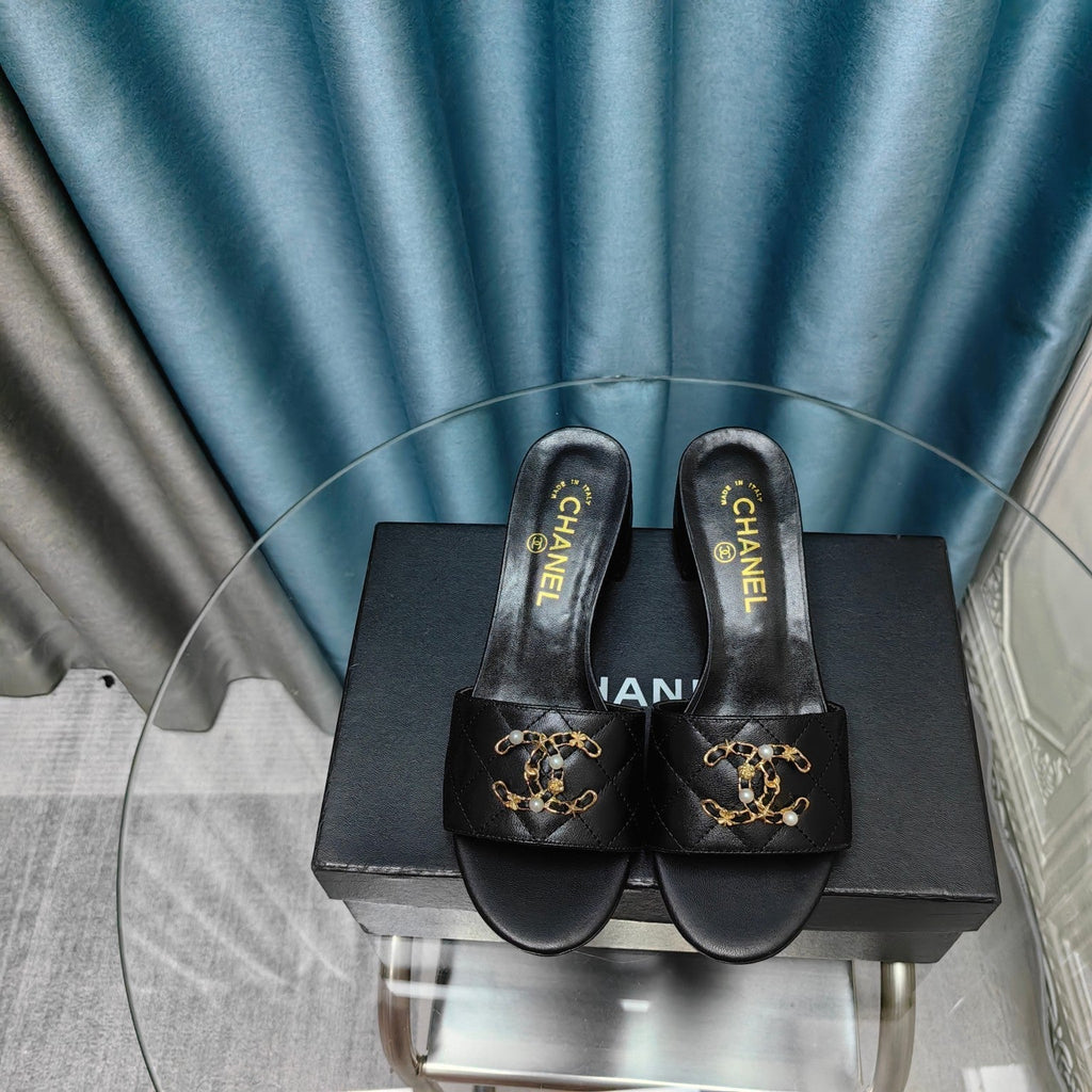 CHANEL MULE SLIDE SANDAL IN BLACK LAMBSKIN