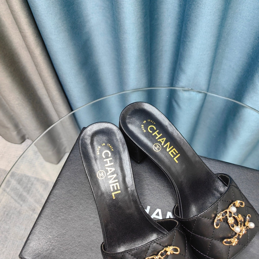 CHANEL MULE SLIDE SANDAL IN BLACK LAMBSKIN