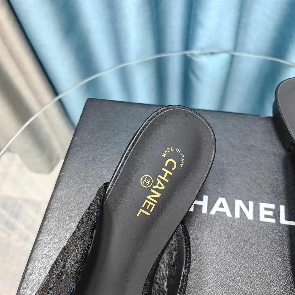 CHANEL MULE IN BLACK SATIN AND LAMBSKIN