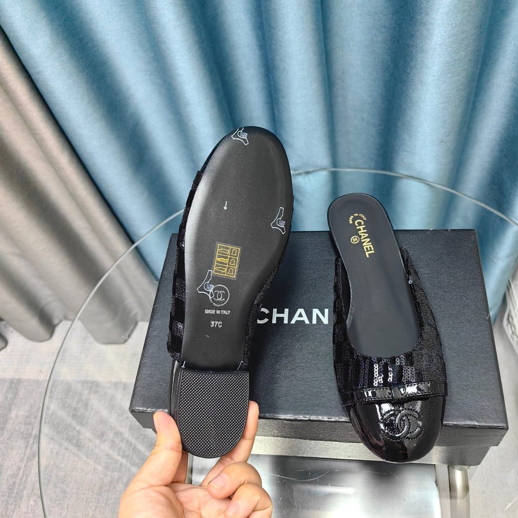 CHANEL MULE IN BLACK SATIN AND LAMBSKIN