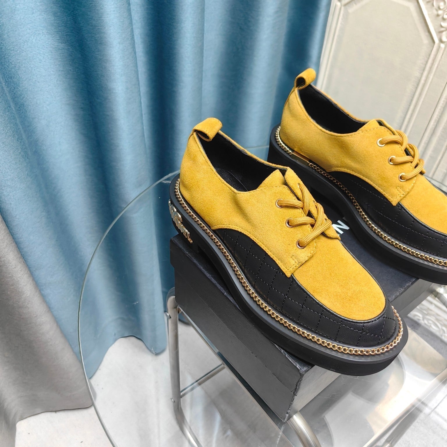 CHANEL OXFORD SHOES IN GOLD YELLOW SUEDE AND BLACK SHEEPSKIN