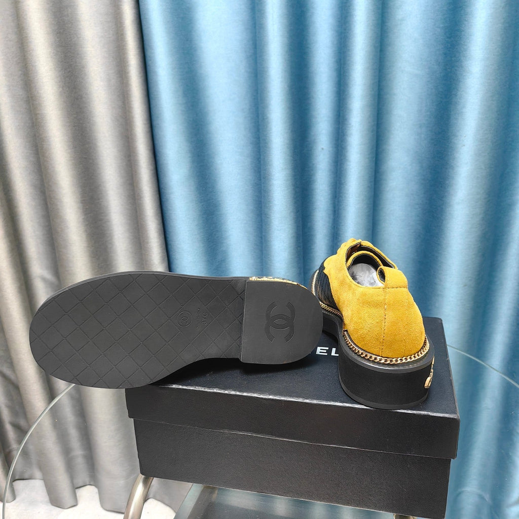 CHANEL OXFORD SHOES IN GOLD YELLOW SUEDE AND BLACK SHEEPSKIN