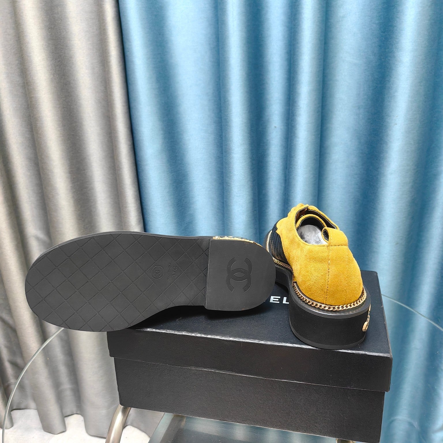 CHANEL OXFORD SHOES IN GOLD YELLOW SUEDE AND BLACK SHEEPSKIN