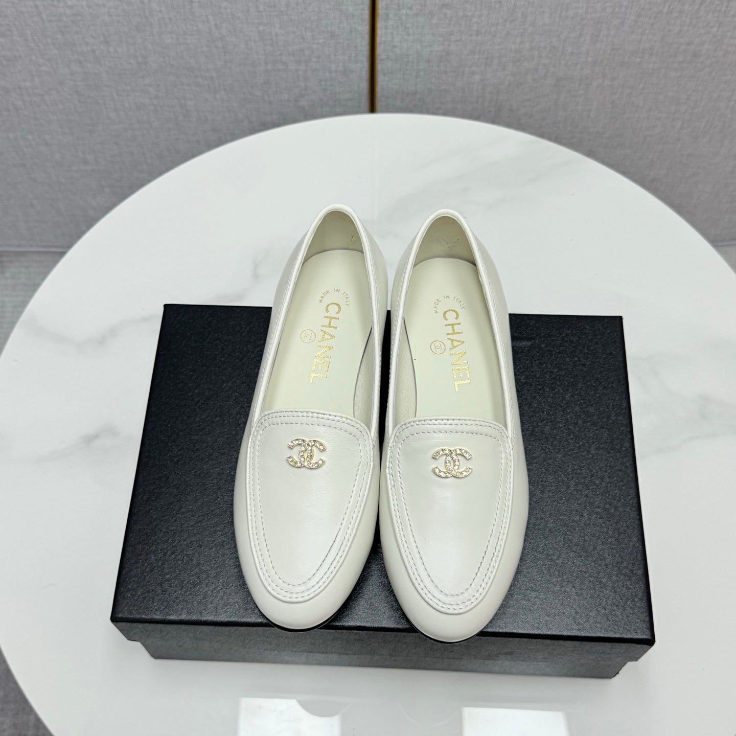 CHANEL LOAFERS 25S IN WHITE CALFSKIN GOLD HARDWARE WITH STONES