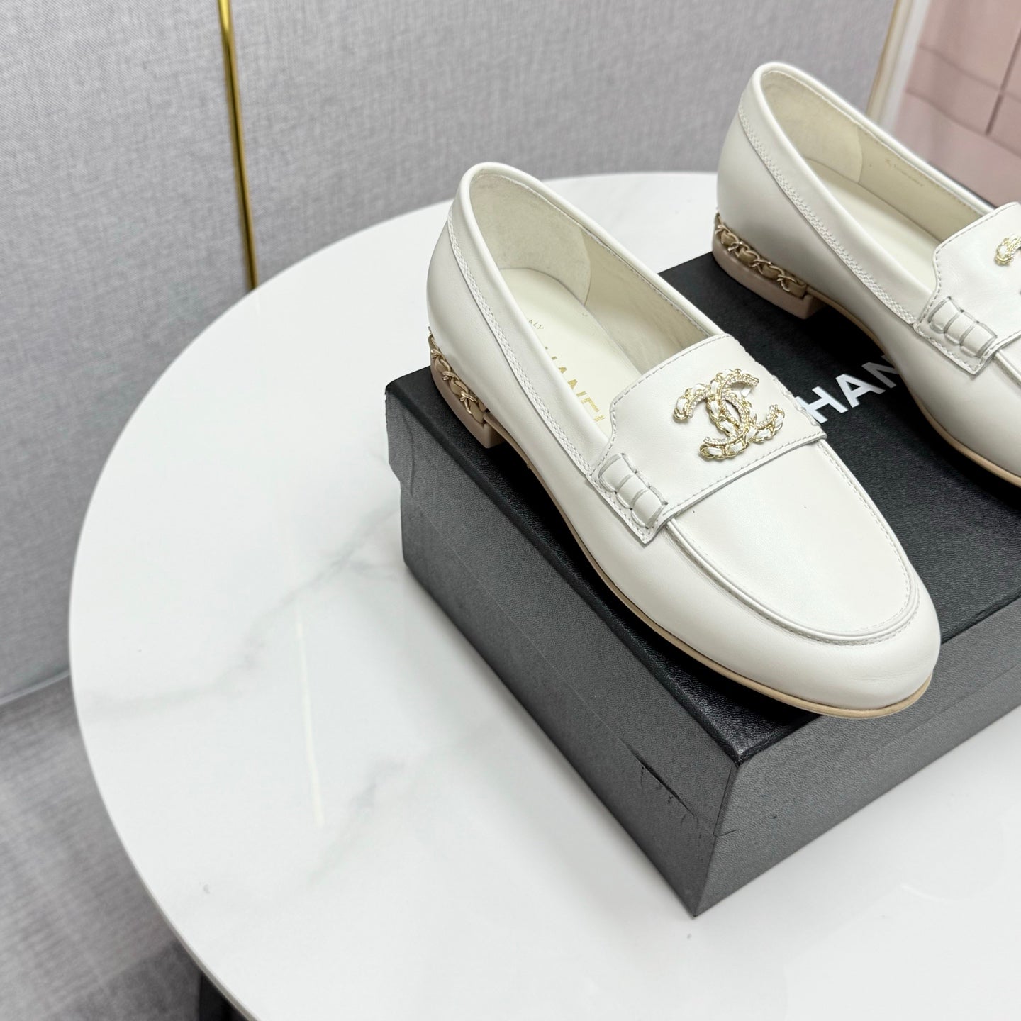 CHANEL LOAFER 25S IN WHITE LAMBSKIN WITH GOLD HARDWARE