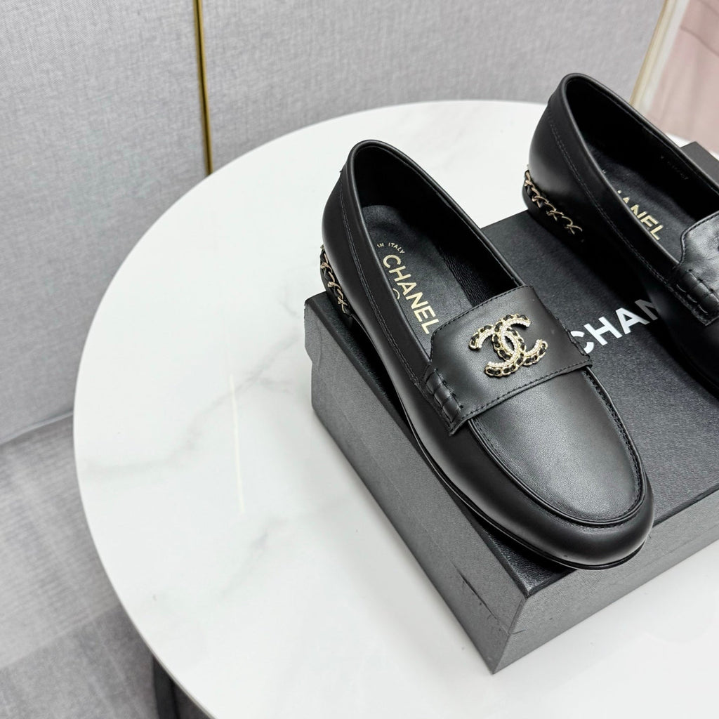 CHANEL LOAFER 25S IN BLACK LAMBSKIN WITH GOLD HARDWARE