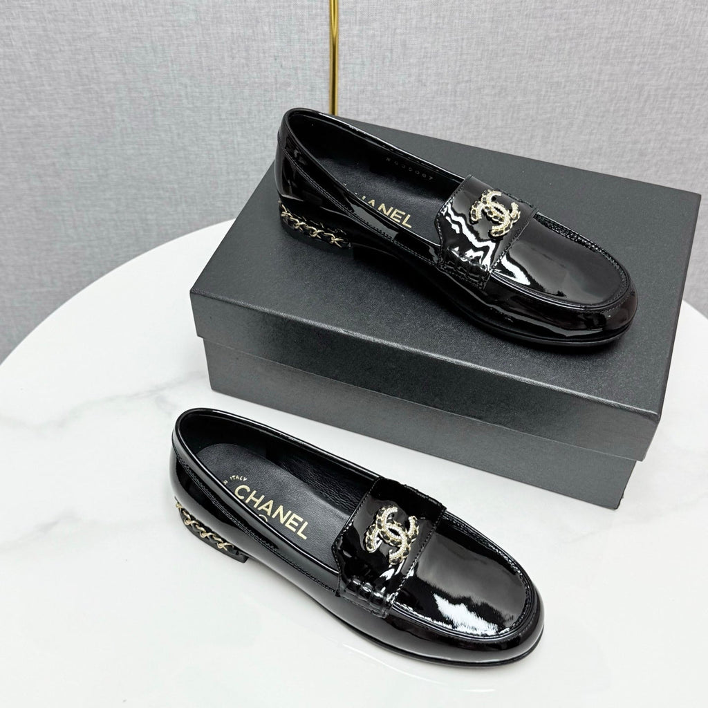 CHANEL LOAFER 25S IN BLACK GLOSSY LEATHER WITH GOLD HARDWARE
