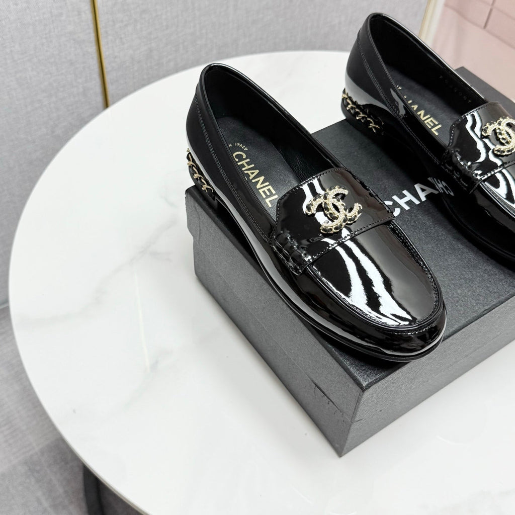 CHANEL LOAFER 25S IN BLACK GLOSSY LEATHER WITH GOLD HARDWARE