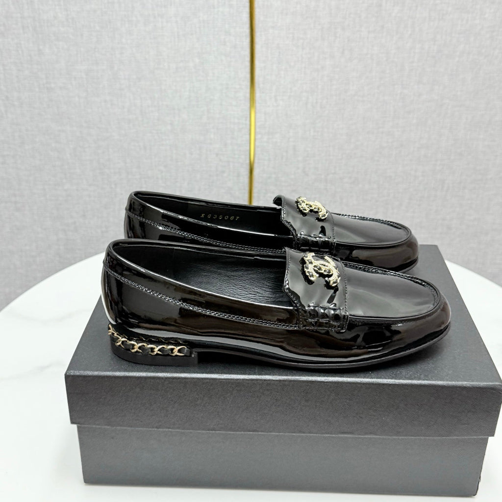 CHANEL LOAFER 25S IN BLACK GLOSSY LEATHER WITH GOLD HARDWARE