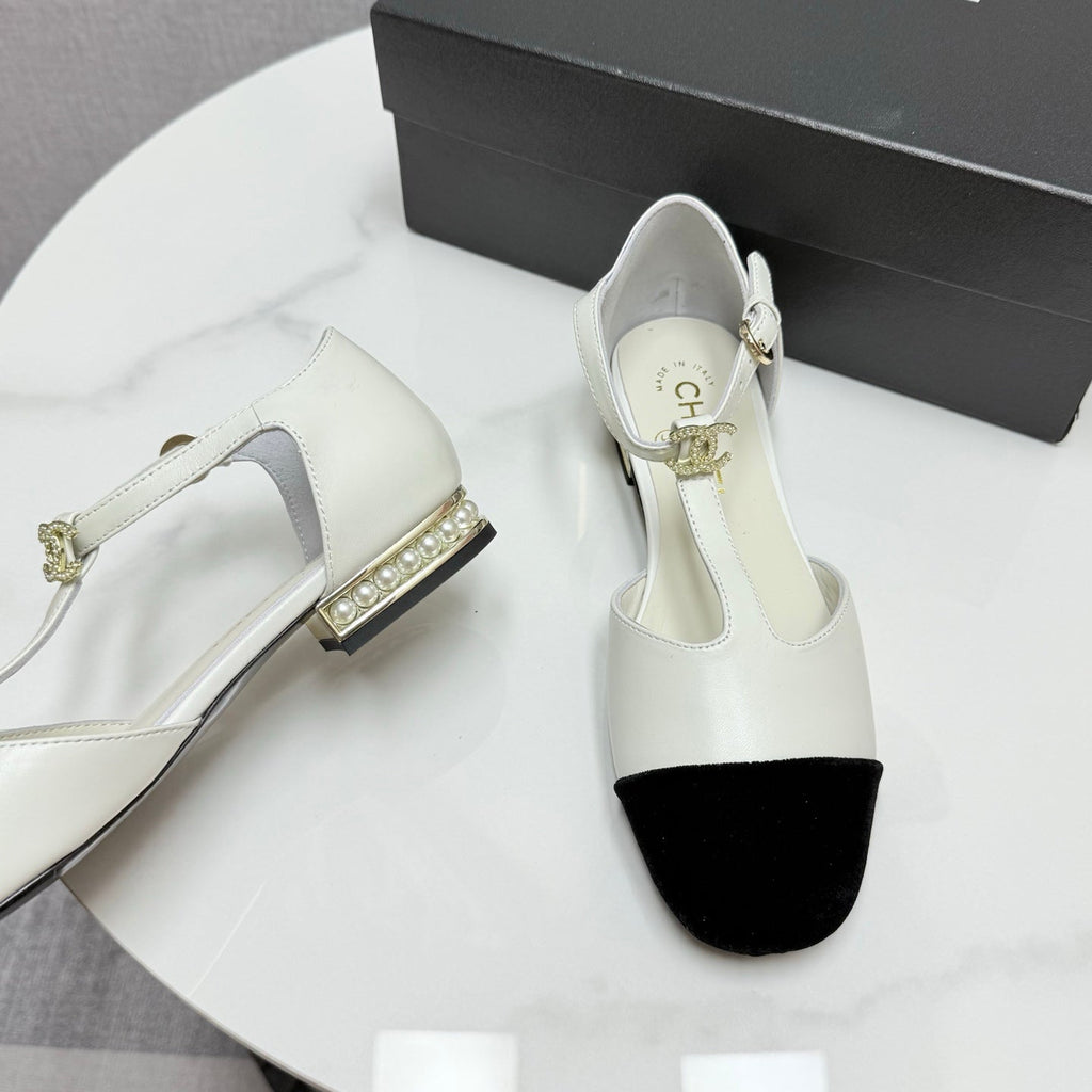 CHANEL MARY JANE 25S IN WHITE LAMBSKIN AND BLACK SUEDE WITH PEARL HEEL