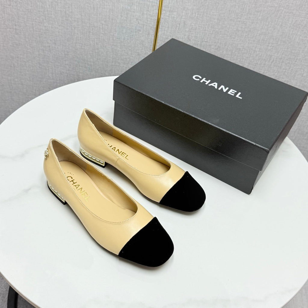 CHANEL BALLET FLATS 25S IN BEIGE LAMBSKIN AND BLACK SUEDE WITH PEARL HEEL