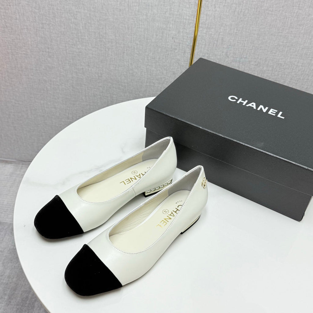 CHANEL BALLET FLATS 25S IN WHITE LAMBSKIN AND BLACK SUEDE WITH PEARL HEEL
