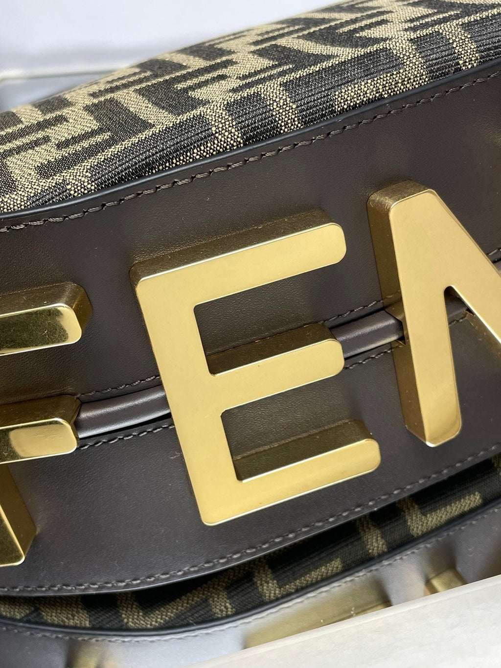 FENDIGRAPHY MEDIUM 29 IN GURKHA JACQUARD FABRIC FF MOTIF GOLD HARDWARE