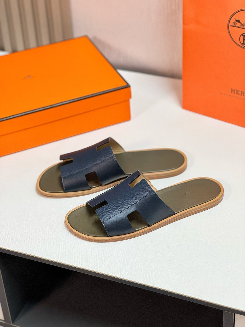 HERMES Izmir sandal crocodide black