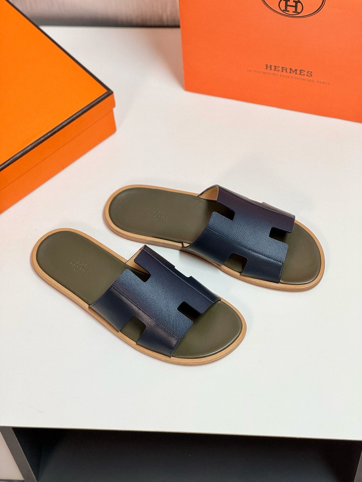 HERMES Izmir sandal crocodide black