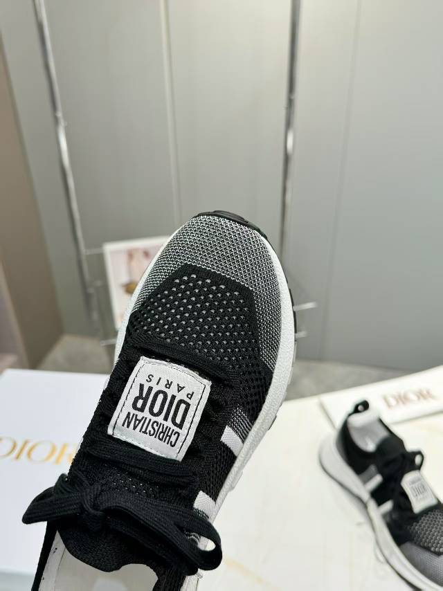 DIOR CD RUN SNEAKER 25S IN BLACK MESH FABRIC TWO-TONE SOLE